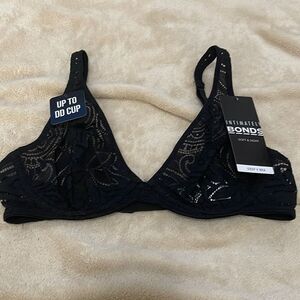 NWT- Bonds - 34B. Deep V Bra